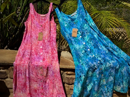 11941-5, 11940-3
Rayon batik dress